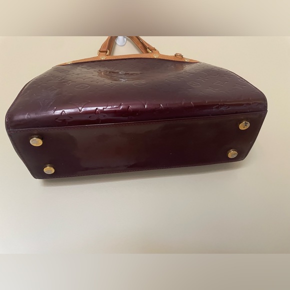 Authentic Vernis Louise Vouitton - Picture 5 of 10